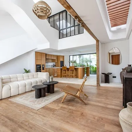 Stylish 2 Bedroom Villa In Prime Location